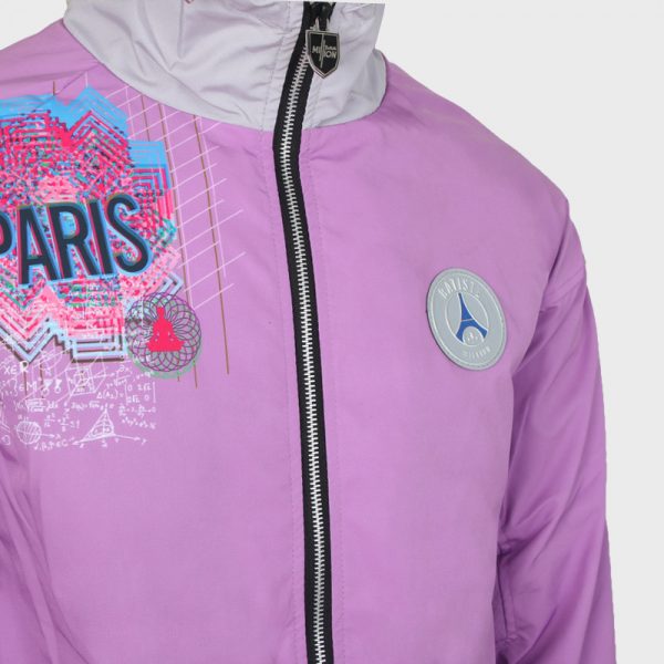 Coupe vent à motifs Paris de couleur violet vue de près